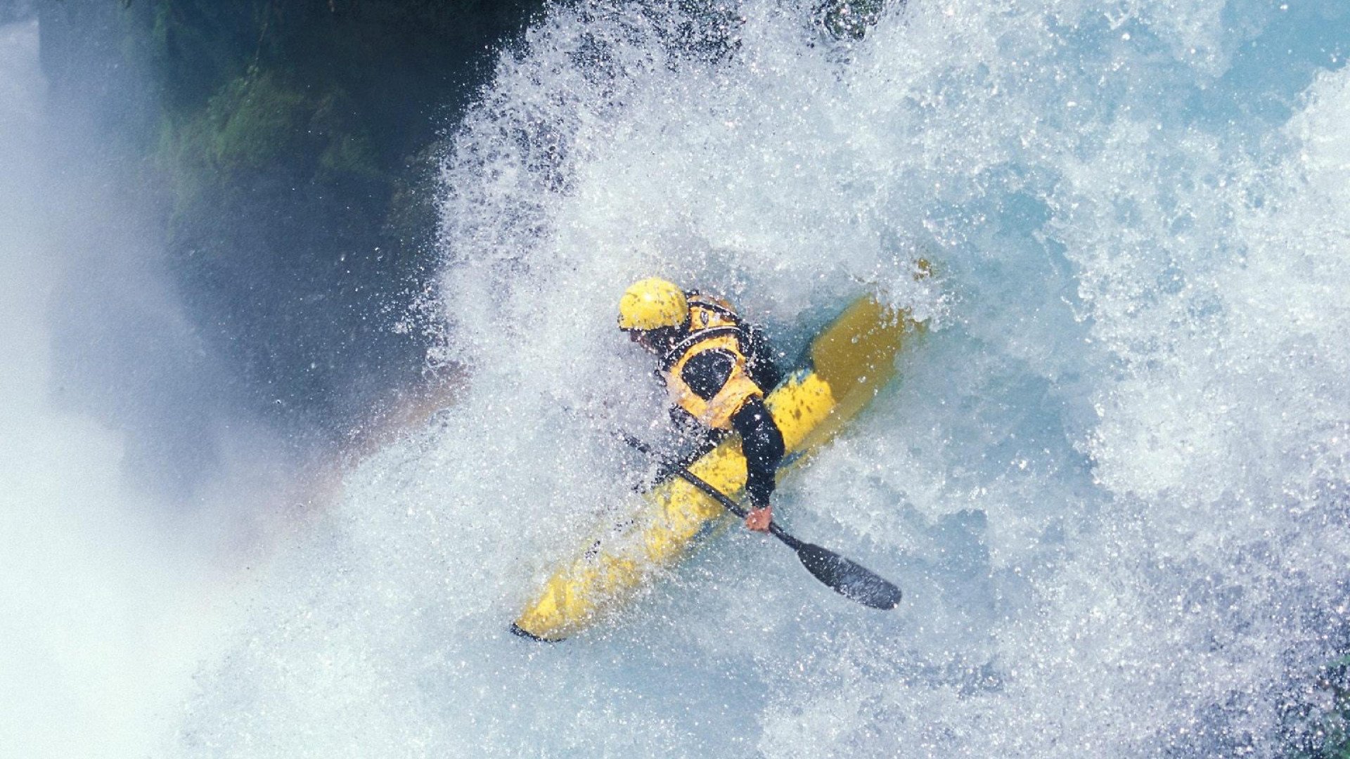勇士又靠库里活着,那几记三分堪称神迹,勇士是库里的球队