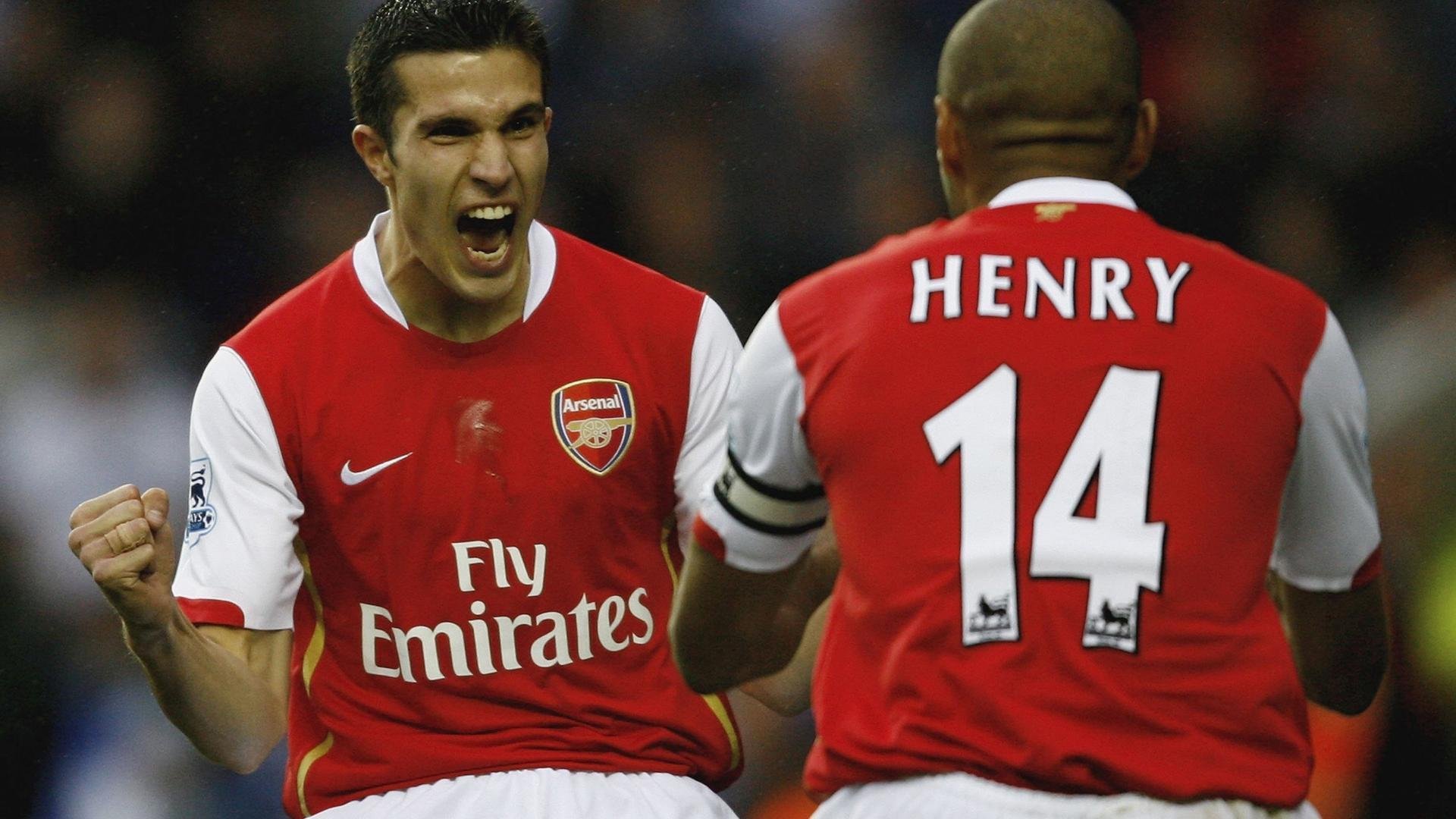 福登与德布劳内的传导配合屡次创造机会，福登父亲